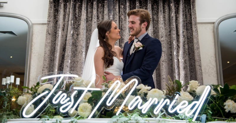 3 superb custom wedding neon sign ideas for an intimate day